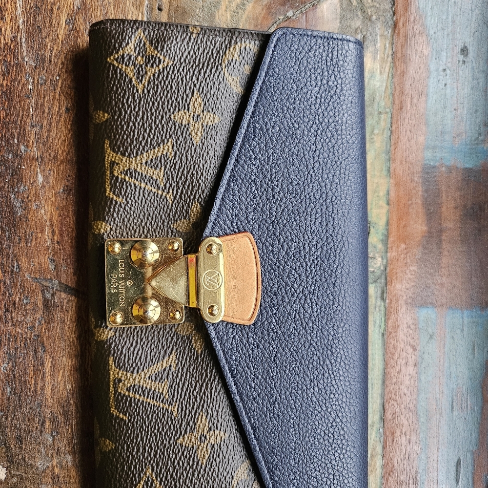 Louis Vuitton Ling Wallet